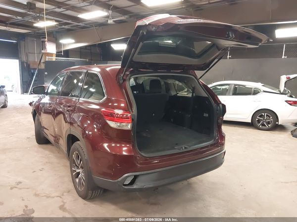 2019 TOYOTA HIGHLANDER LE