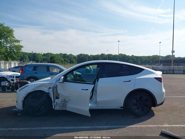 2025 TESLA MODEL Y