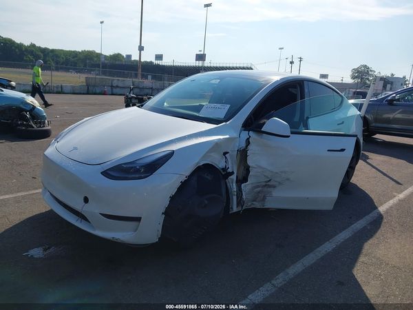 2025 TESLA MODEL Y