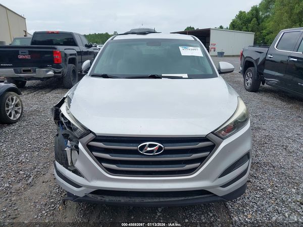 2016 HYUNDAI TUCSON SE