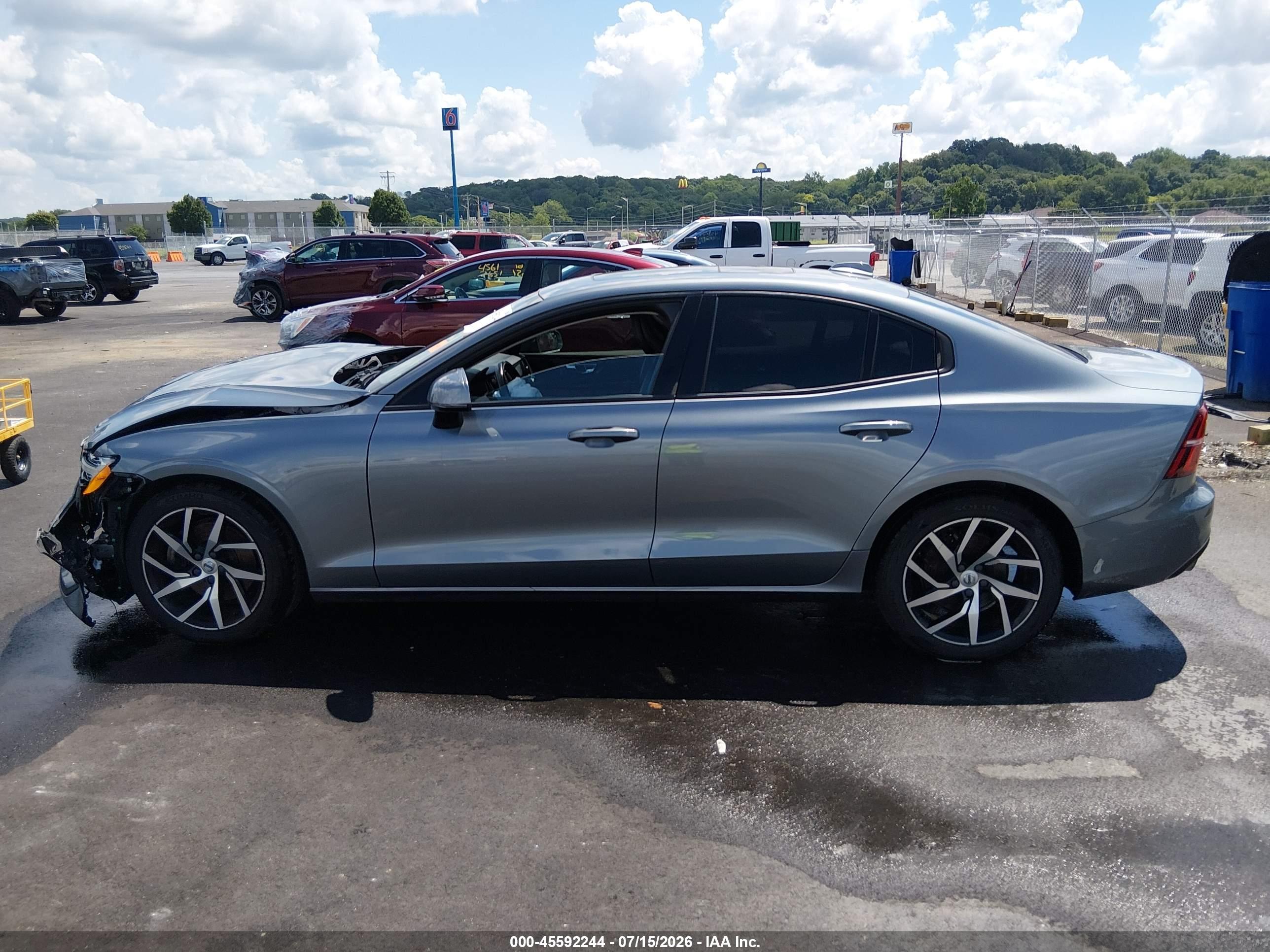 2020 VOLVO S60 T5 MOMENTUM