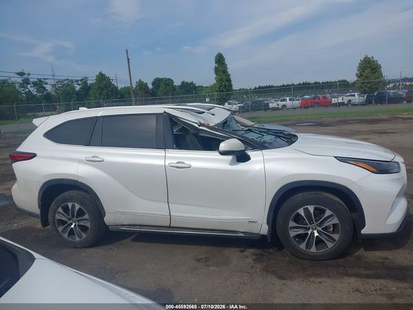 2022 TOYOTA HIGHLANDER HYBRID XLE