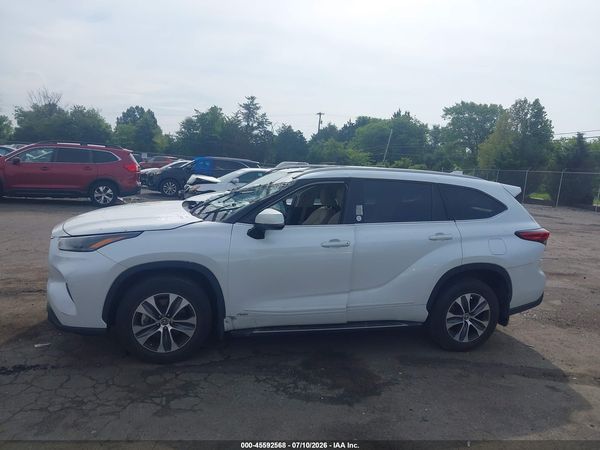 2022 TOYOTA HIGHLANDER HYBRID XLE