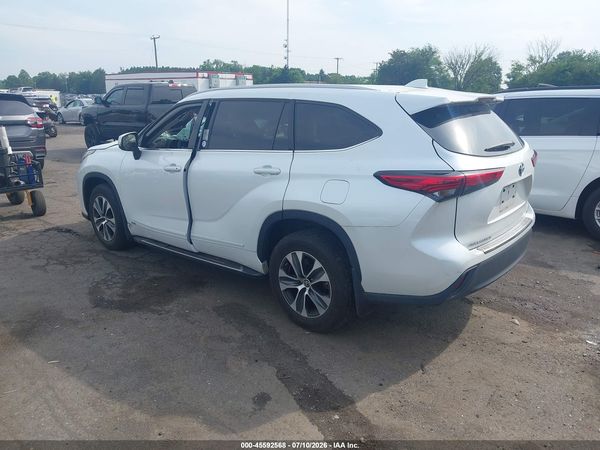 2022 TOYOTA HIGHLANDER HYBRID XLE
