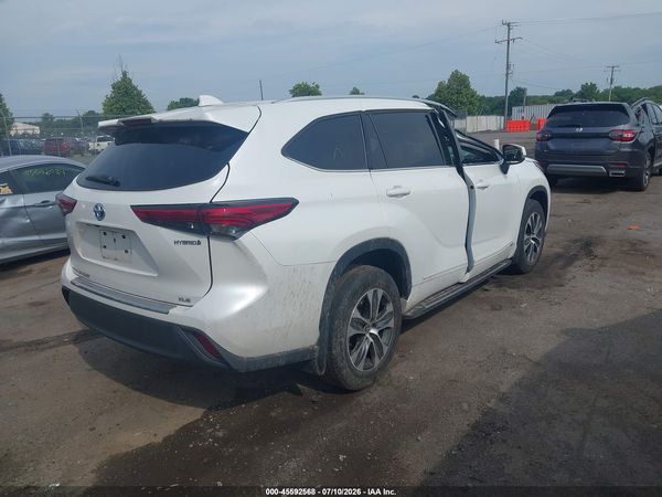 2022 TOYOTA HIGHLANDER HYBRID XLE