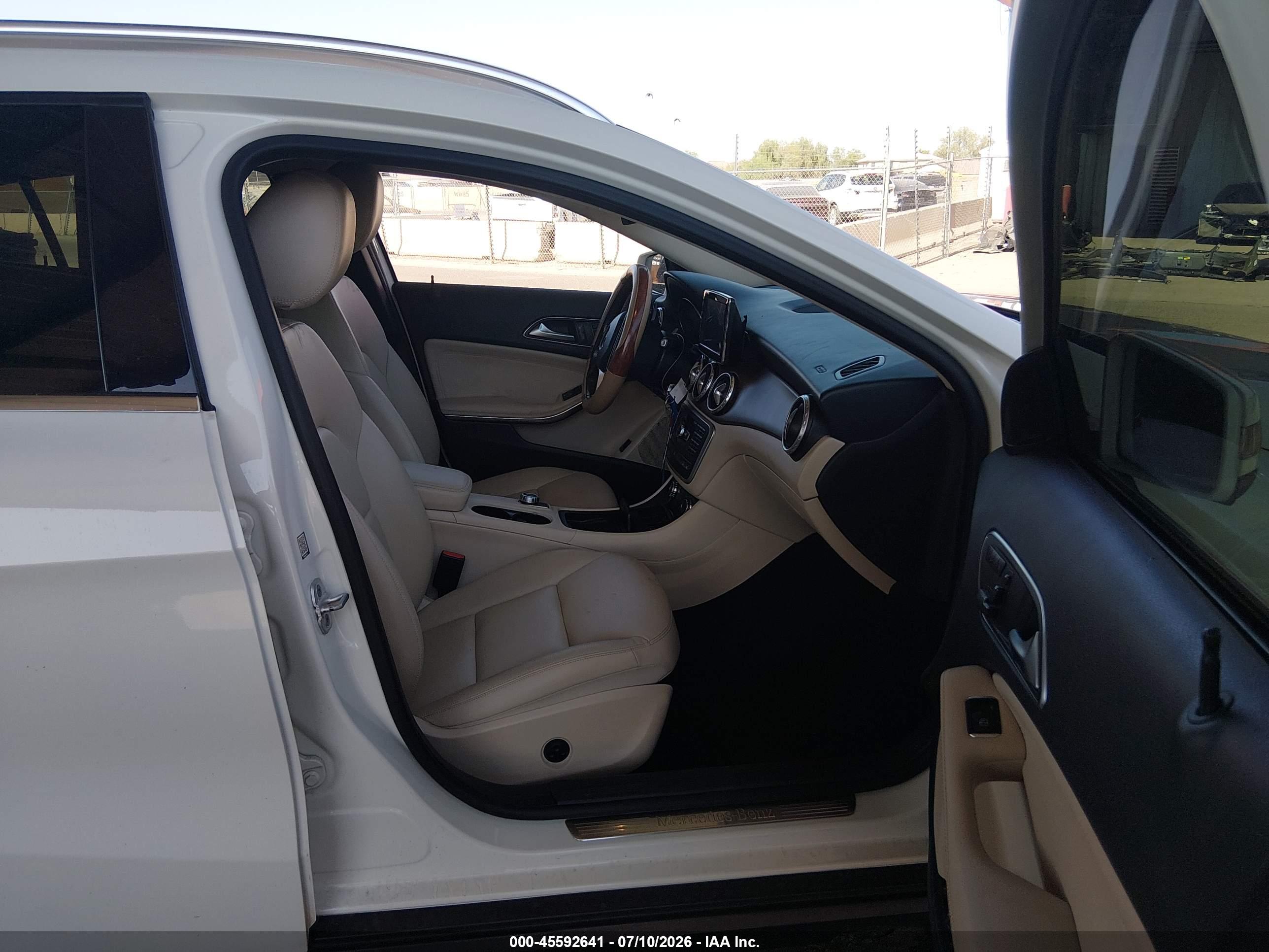2015 MERCEDES-BENZ GLA 250 4MATIC
