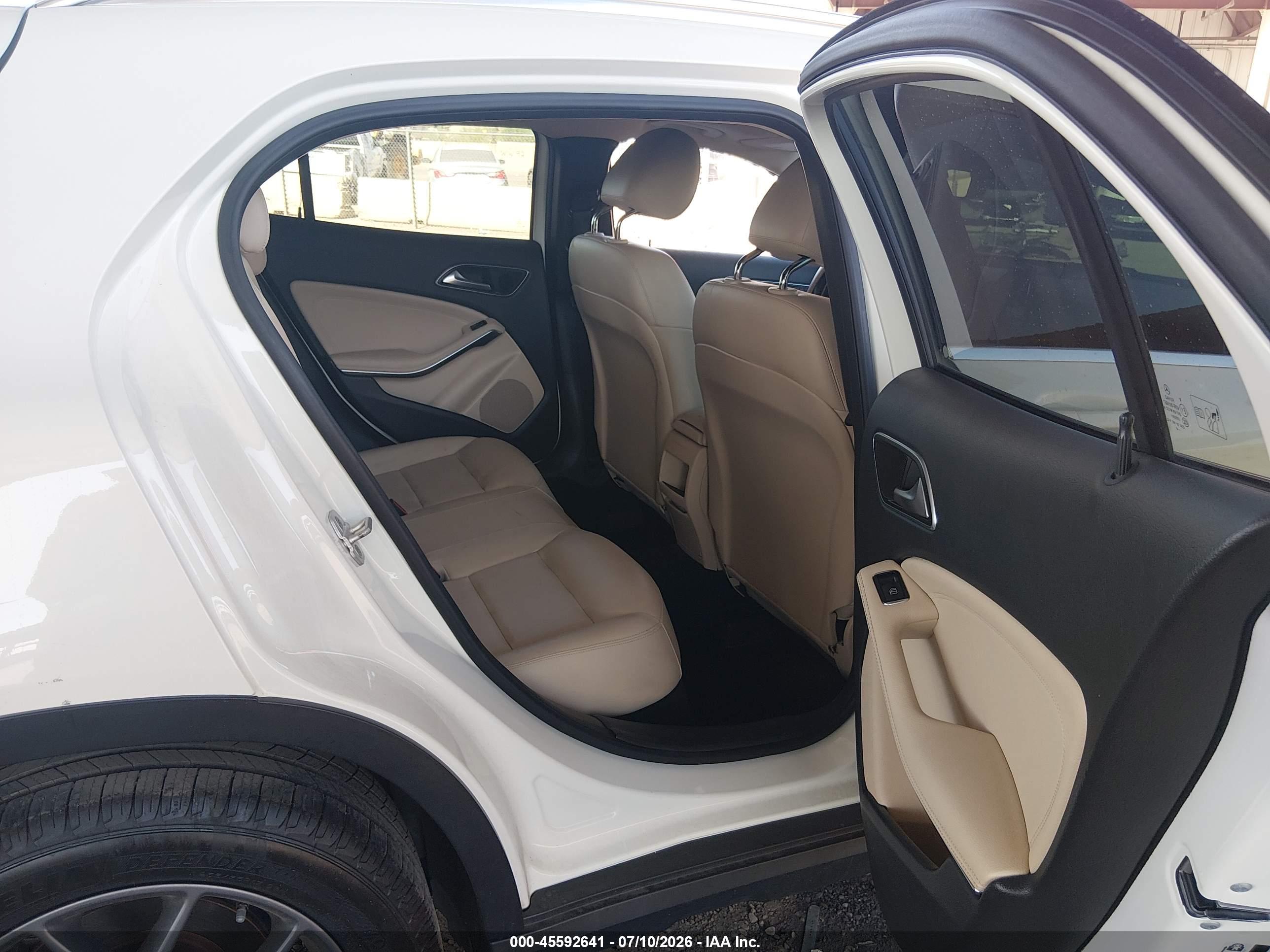 2015 MERCEDES-BENZ GLA 250 4MATIC