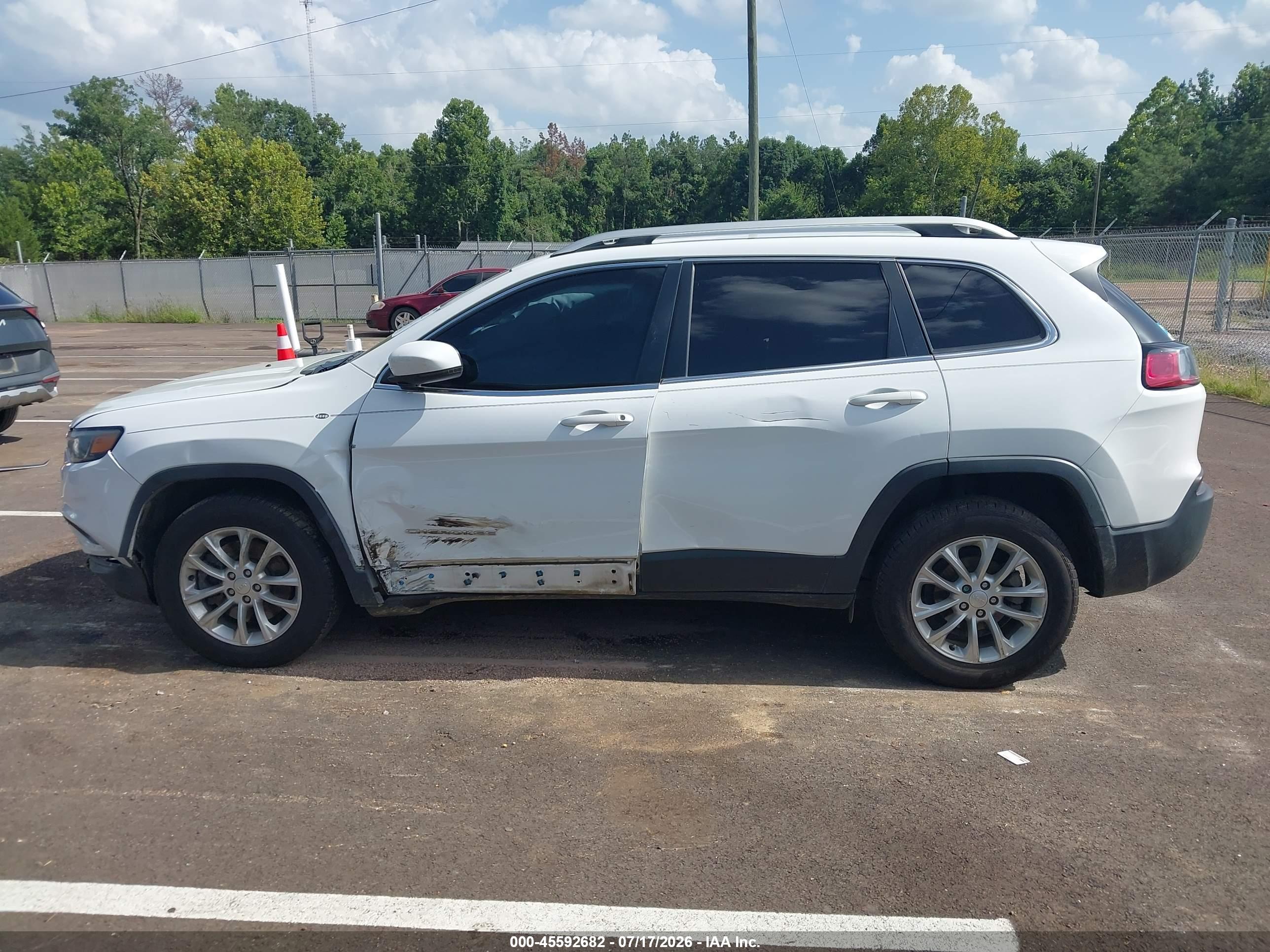 2019 JEEP CHEROKEE LATITUDE FWD