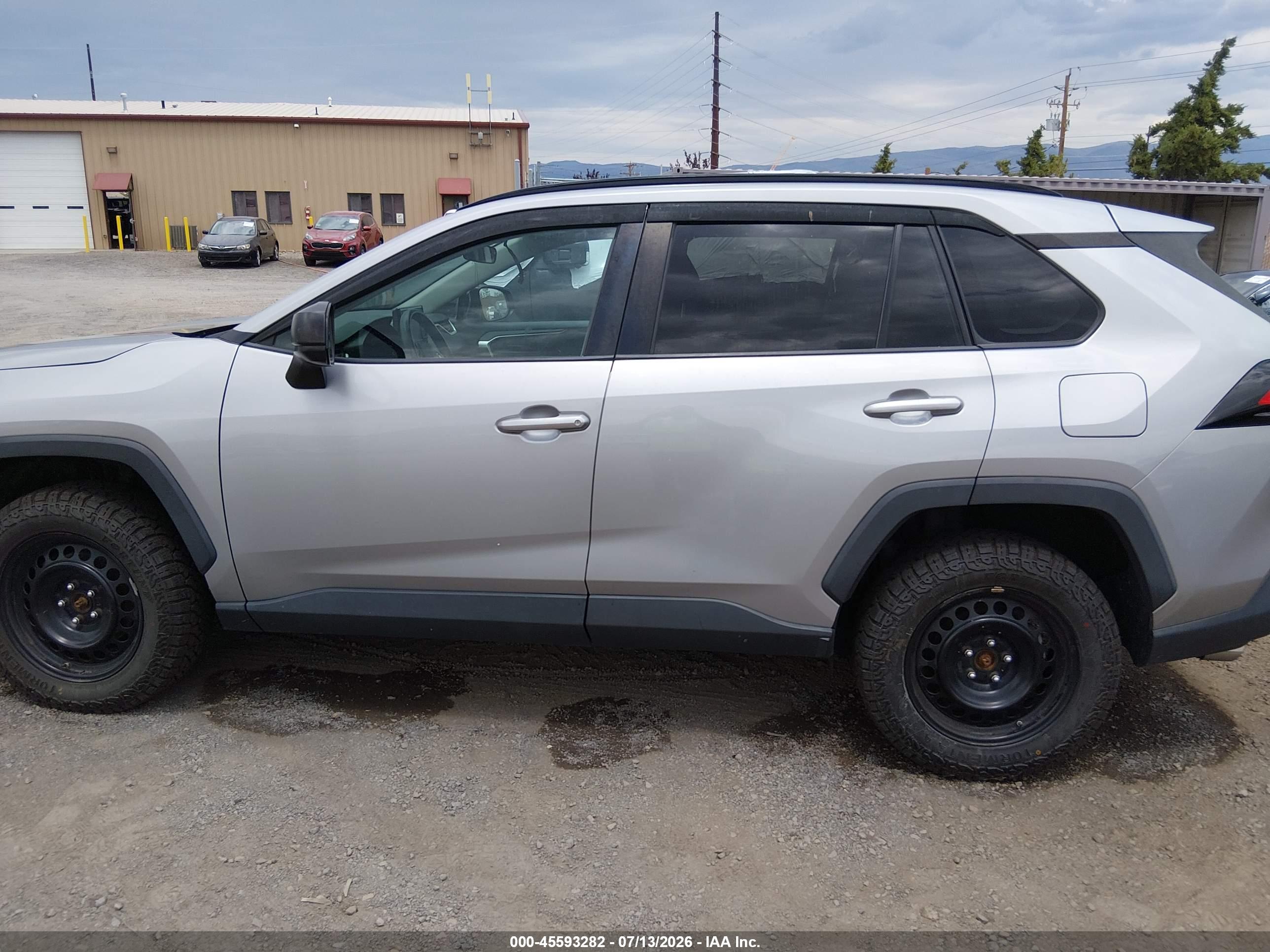 2020 TOYOTA RAV4 LE