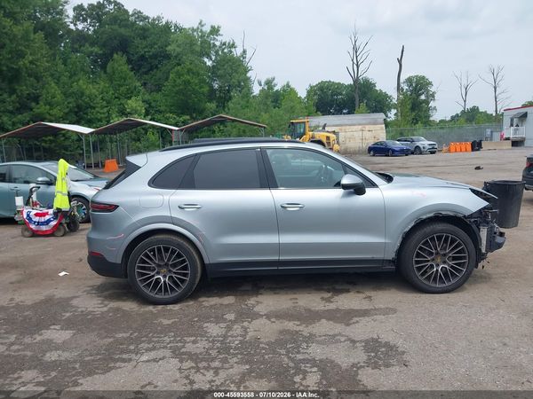 2020 PORSCHE CAYENNE