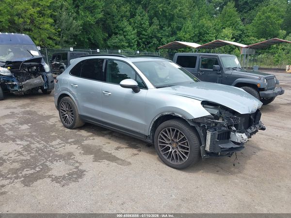 2020 PORSCHE CAYENNE
