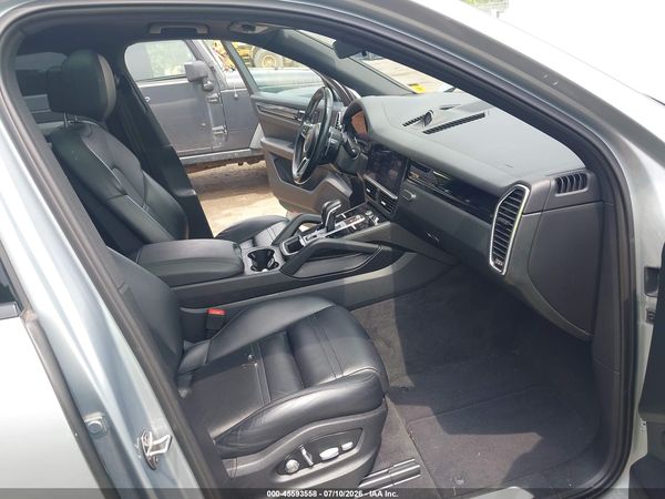 2020 PORSCHE CAYENNE