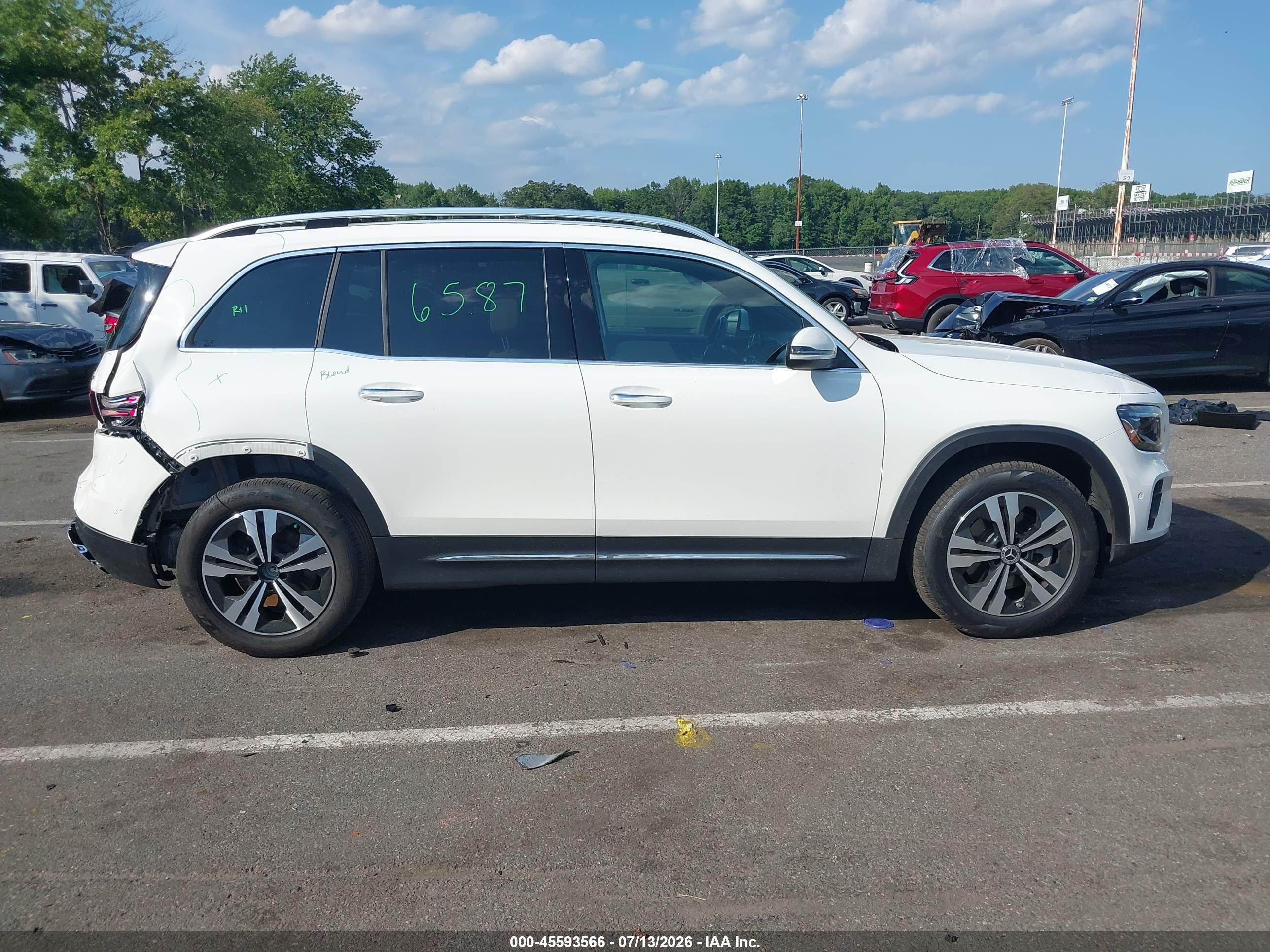 2025 MERCEDES-BENZ GLB 250 4MATIC