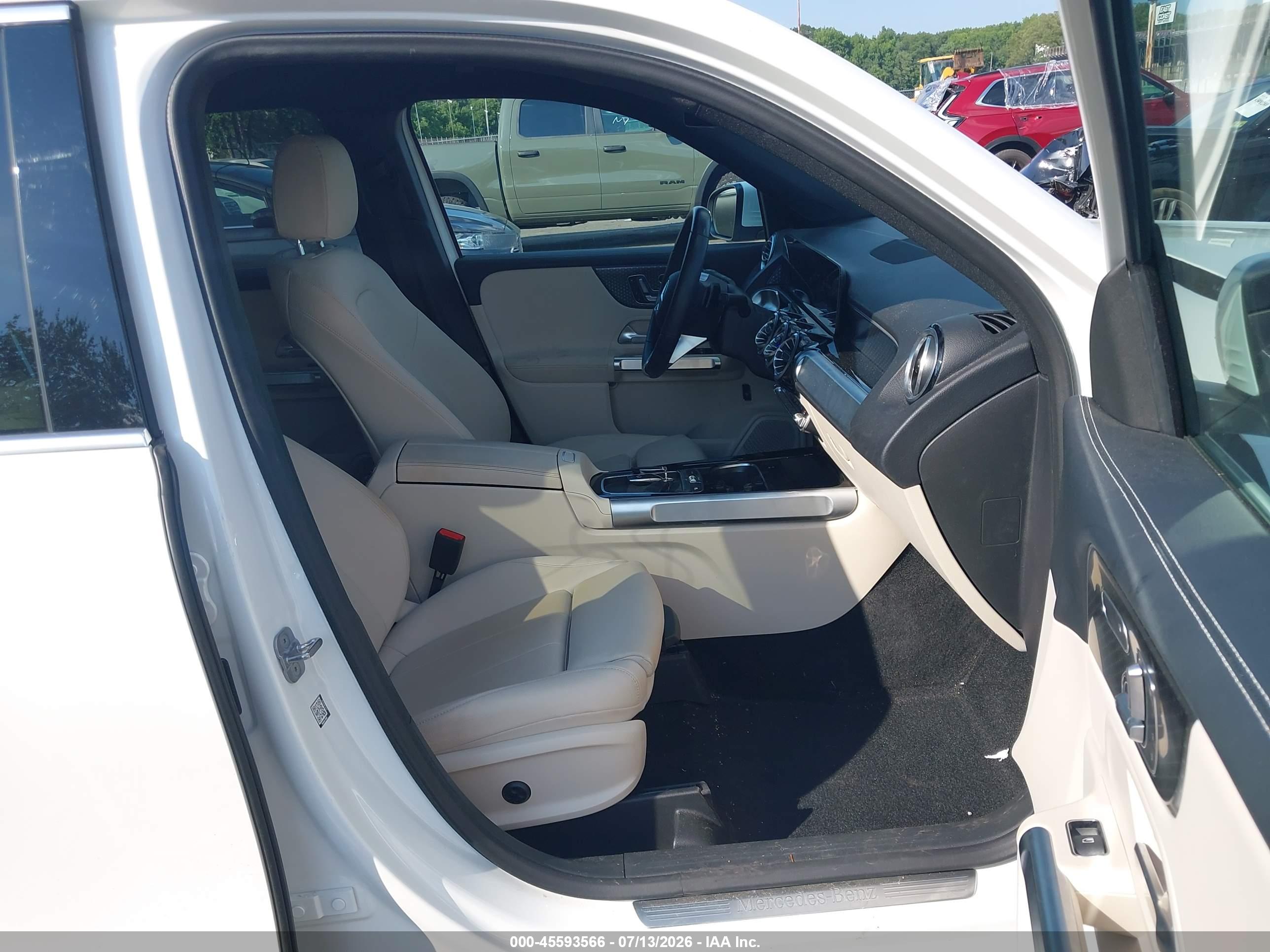 2025 MERCEDES-BENZ GLB 250 4MATIC