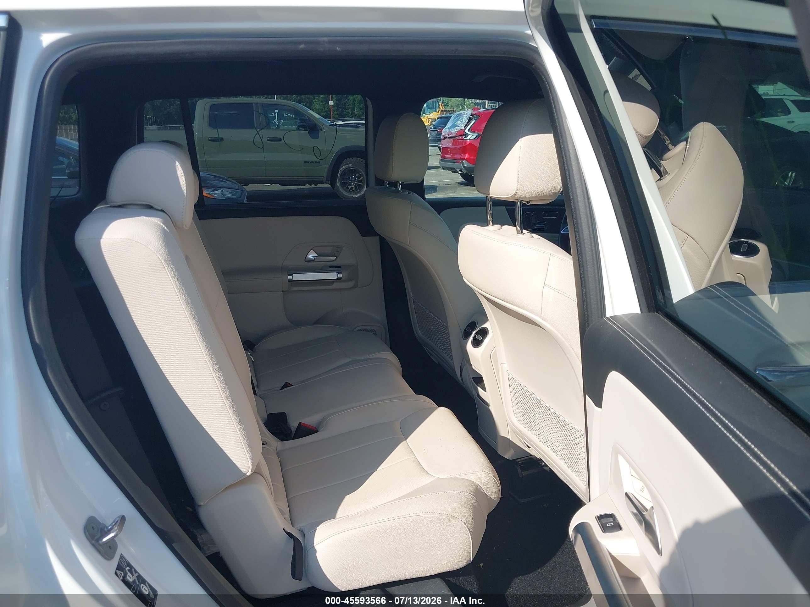 2025 MERCEDES-BENZ GLB 250 4MATIC