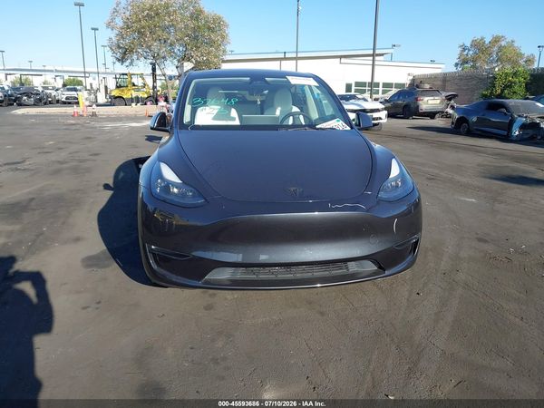 2025 TESLA MODEL Y