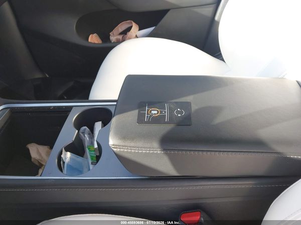 2025 TESLA MODEL Y