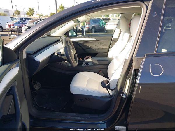 2025 TESLA MODEL Y