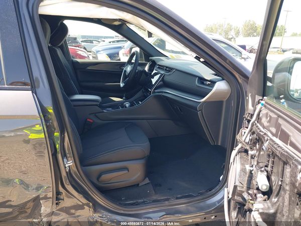 2025 JEEP GRAND CHEROKEE LAREDO X 4X4