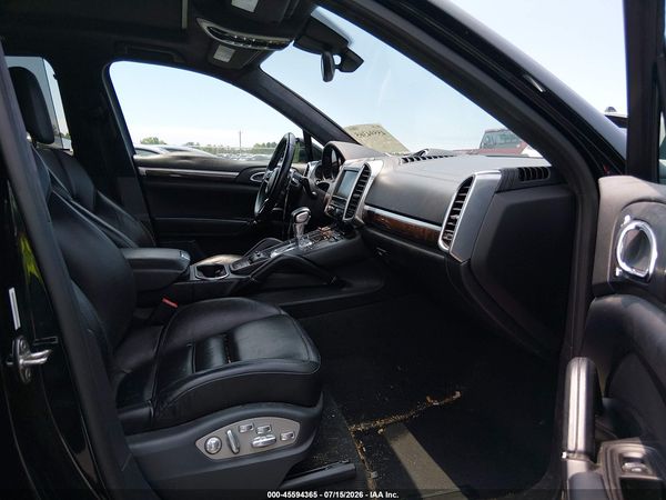 2016 PORSCHE CAYENNE TURBO/TURBO S
