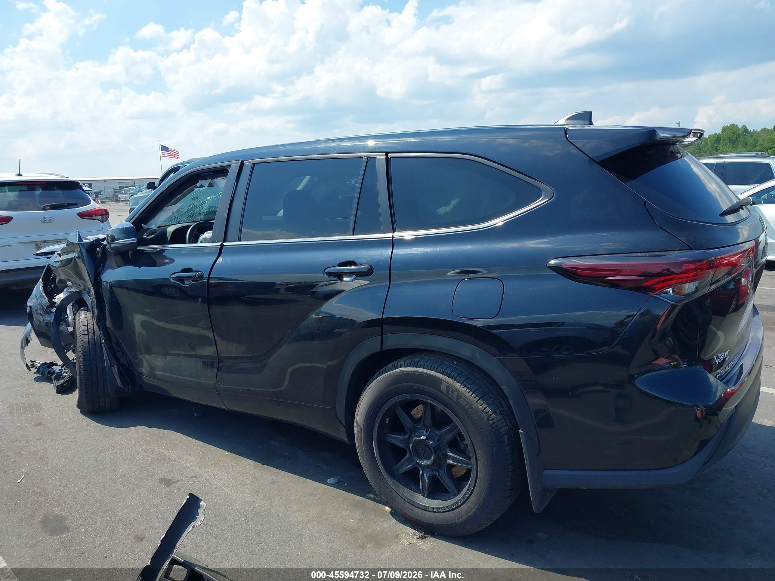 2024 TOYOTA HIGHLANDER LE