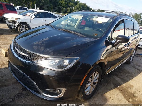 2017 CHRYSLER PACIFICA TOURING-L — I2