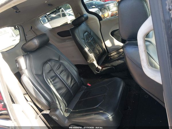2017 CHRYSLER PACIFICA TOURING-L — I8