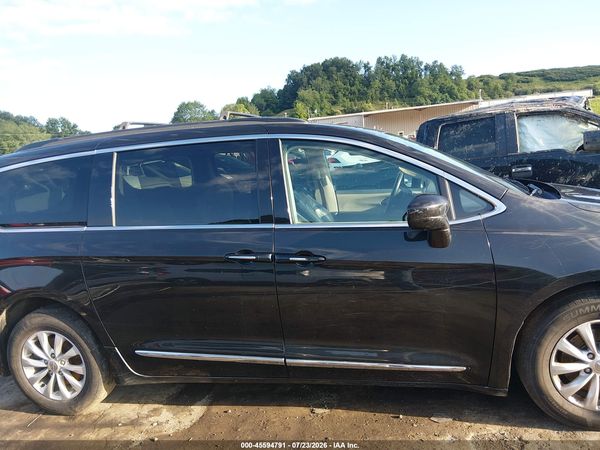 2017 CHRYSLER PACIFICA TOURING-L — I116
