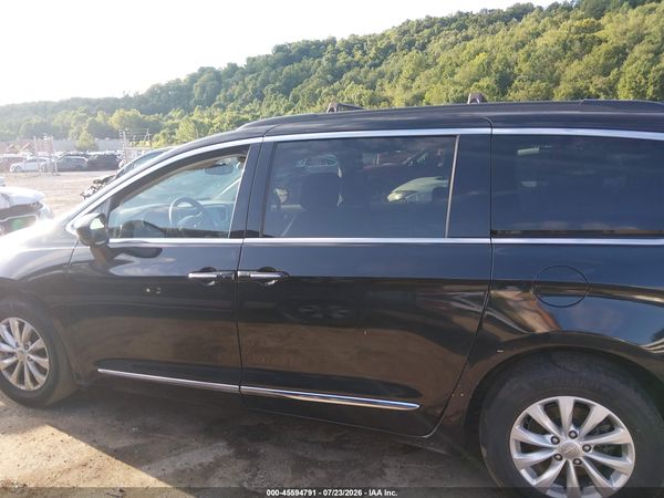2017 CHRYSLER PACIFICA TOURING-L — I117
