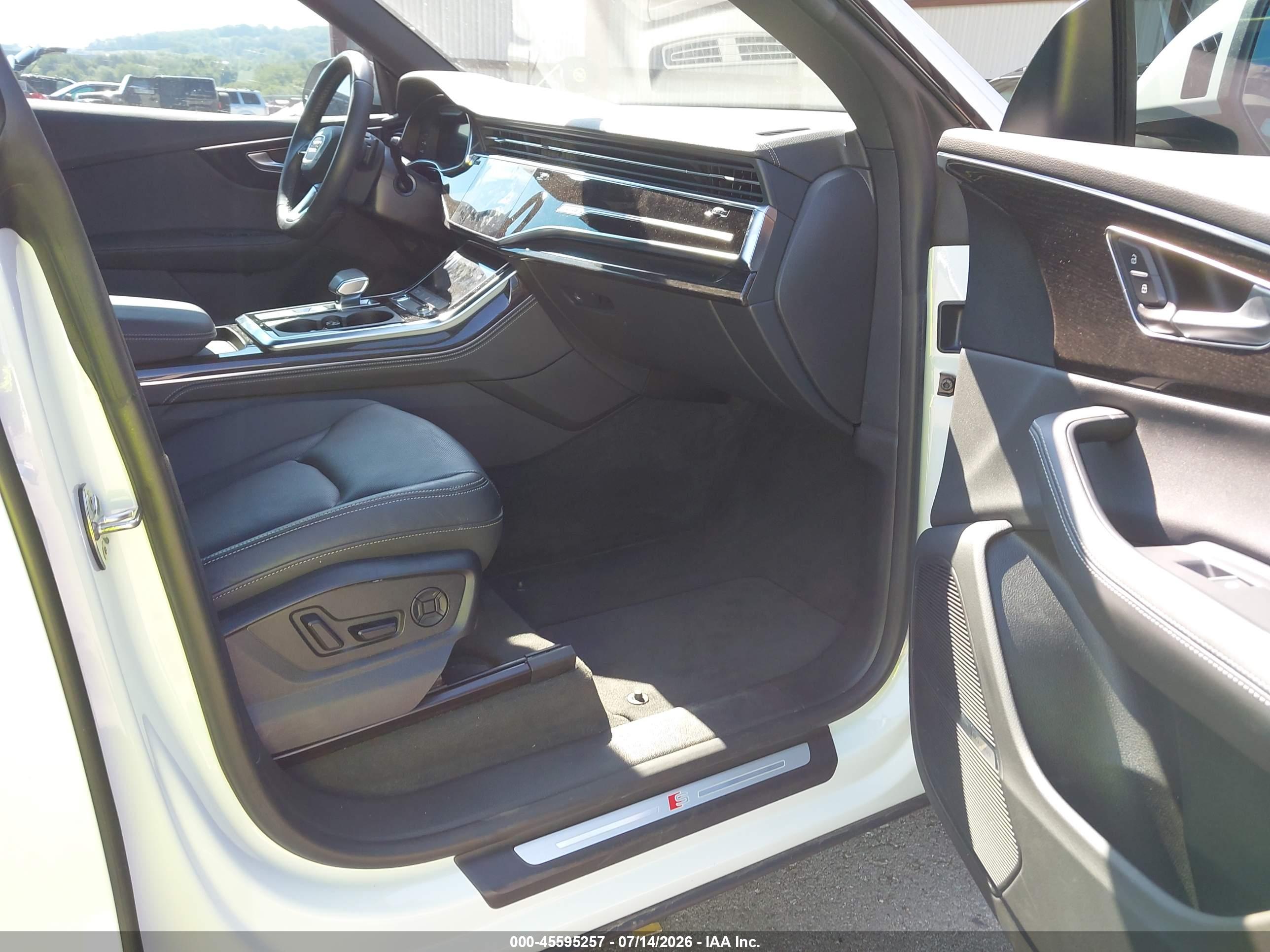 2024 AUDI Q8