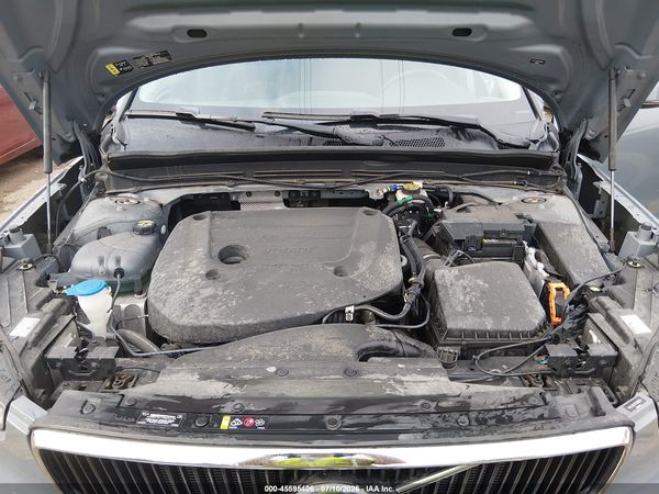 2023 VOLVO XC40 B5 CORE