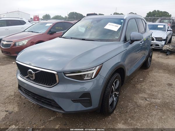 2023 VOLVO XC40 B5 CORE