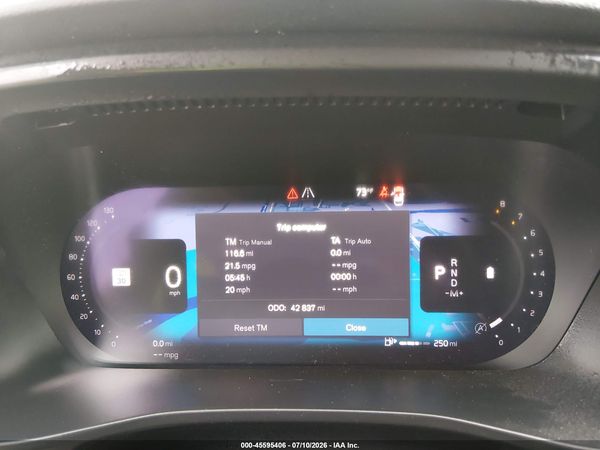 2023 VOLVO XC40 B5 CORE