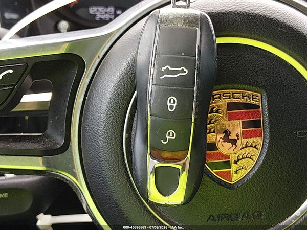2017 PORSCHE MACAN