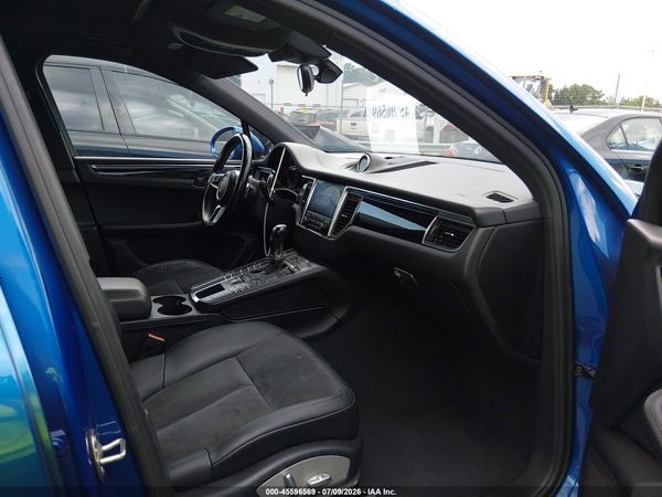 2017 PORSCHE MACAN