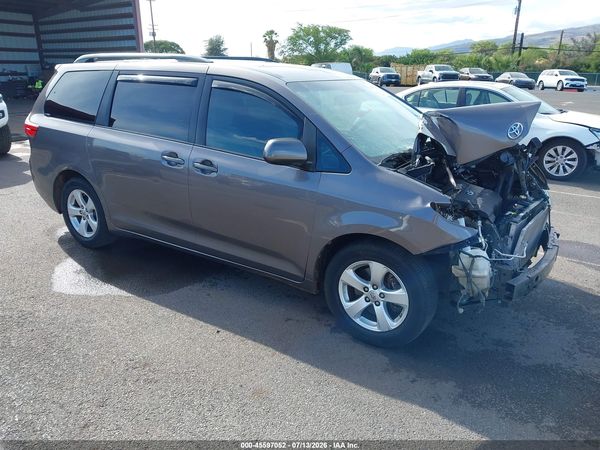 2015 TOYOTA SIENNA — I1