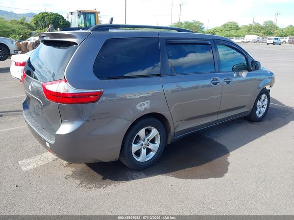 2015 TOYOTA SIENNA — I4