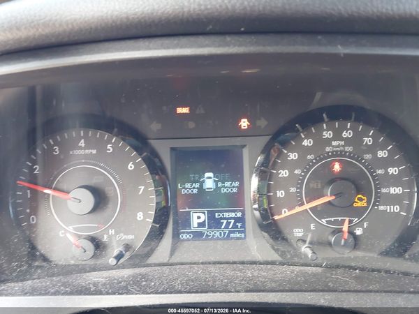 2015 TOYOTA SIENNA — I7