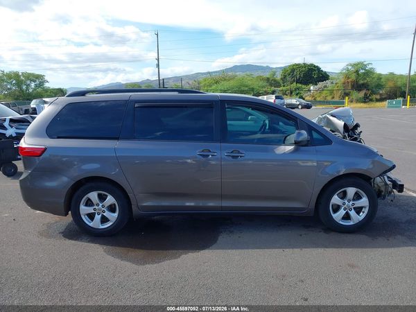 2015 TOYOTA SIENNA — I116