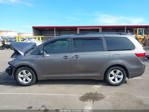 2015 TOYOTA SIENNA — I117