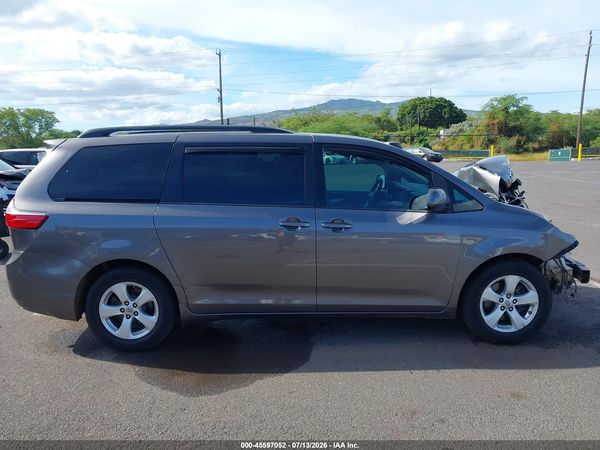 2015 TOYOTA SIENNA — I154