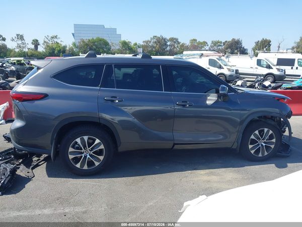 2022 TOYOTA HIGHLANDER XLE