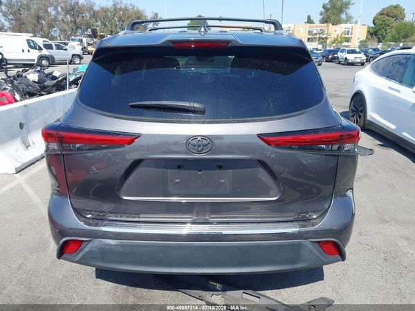 2022 TOYOTA HIGHLANDER XLE