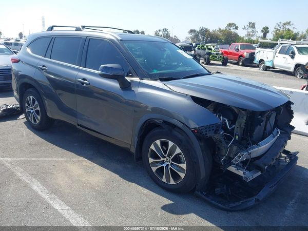 2022 TOYOTA HIGHLANDER XLE