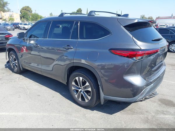 2022 TOYOTA HIGHLANDER XLE