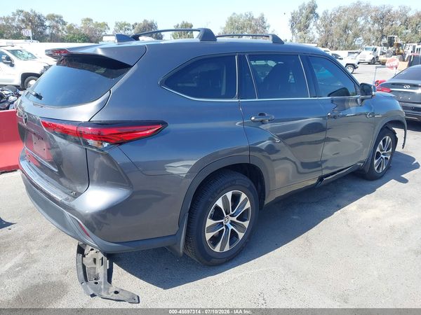 2022 TOYOTA HIGHLANDER XLE