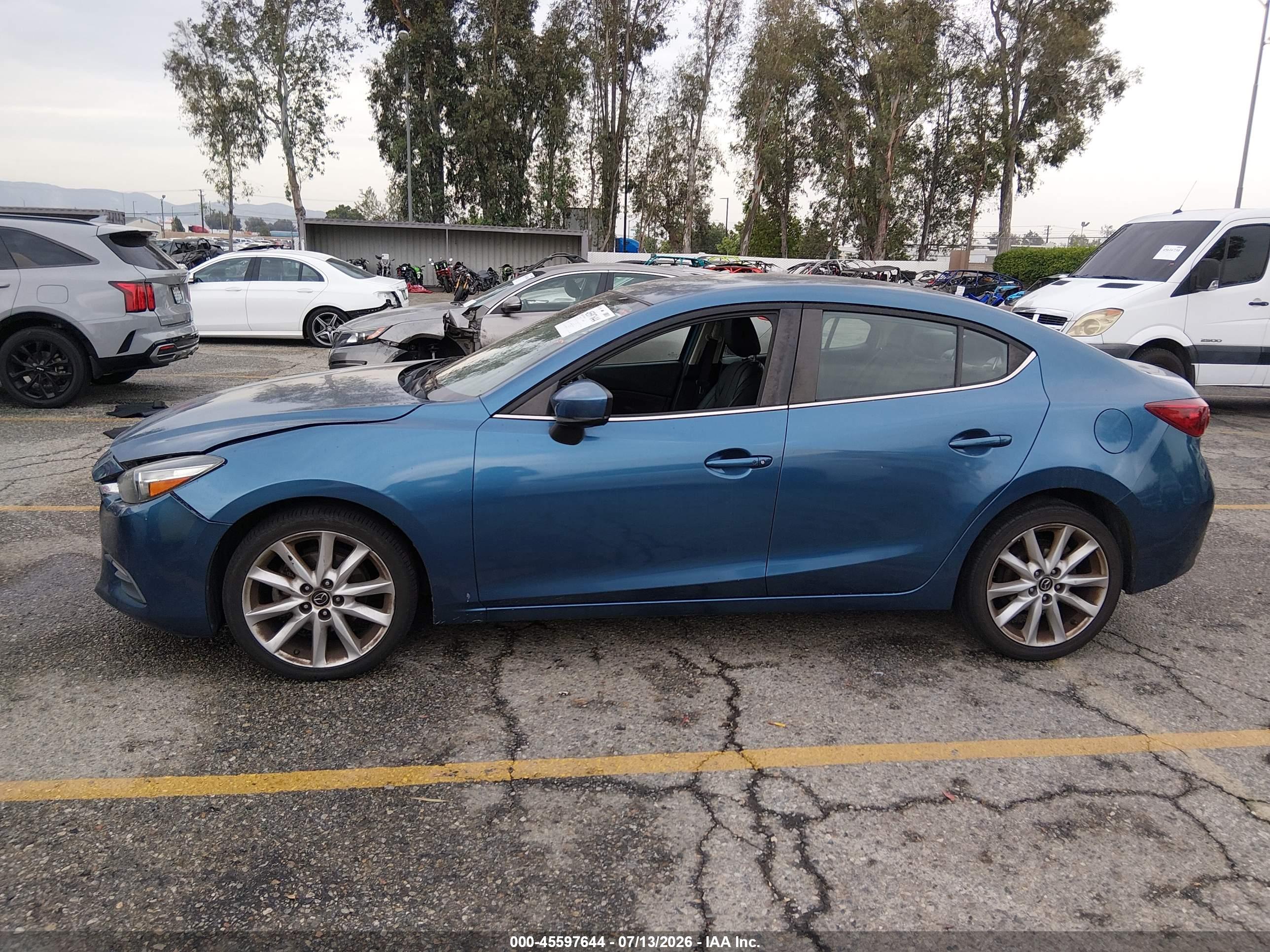 2017 MAZDA MAZDA3 TOURING