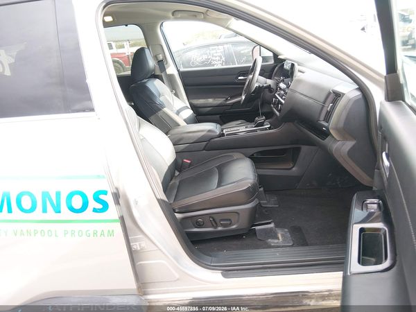 2025 NISSAN PATHFINDER SL FWD