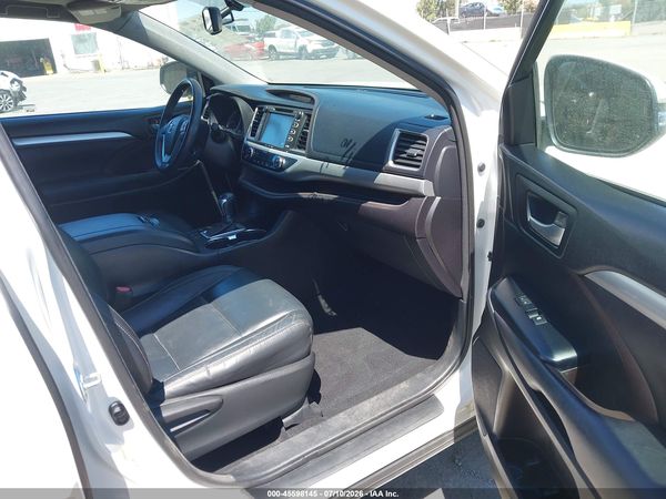 2016 TOYOTA HIGHLANDER XLE V6