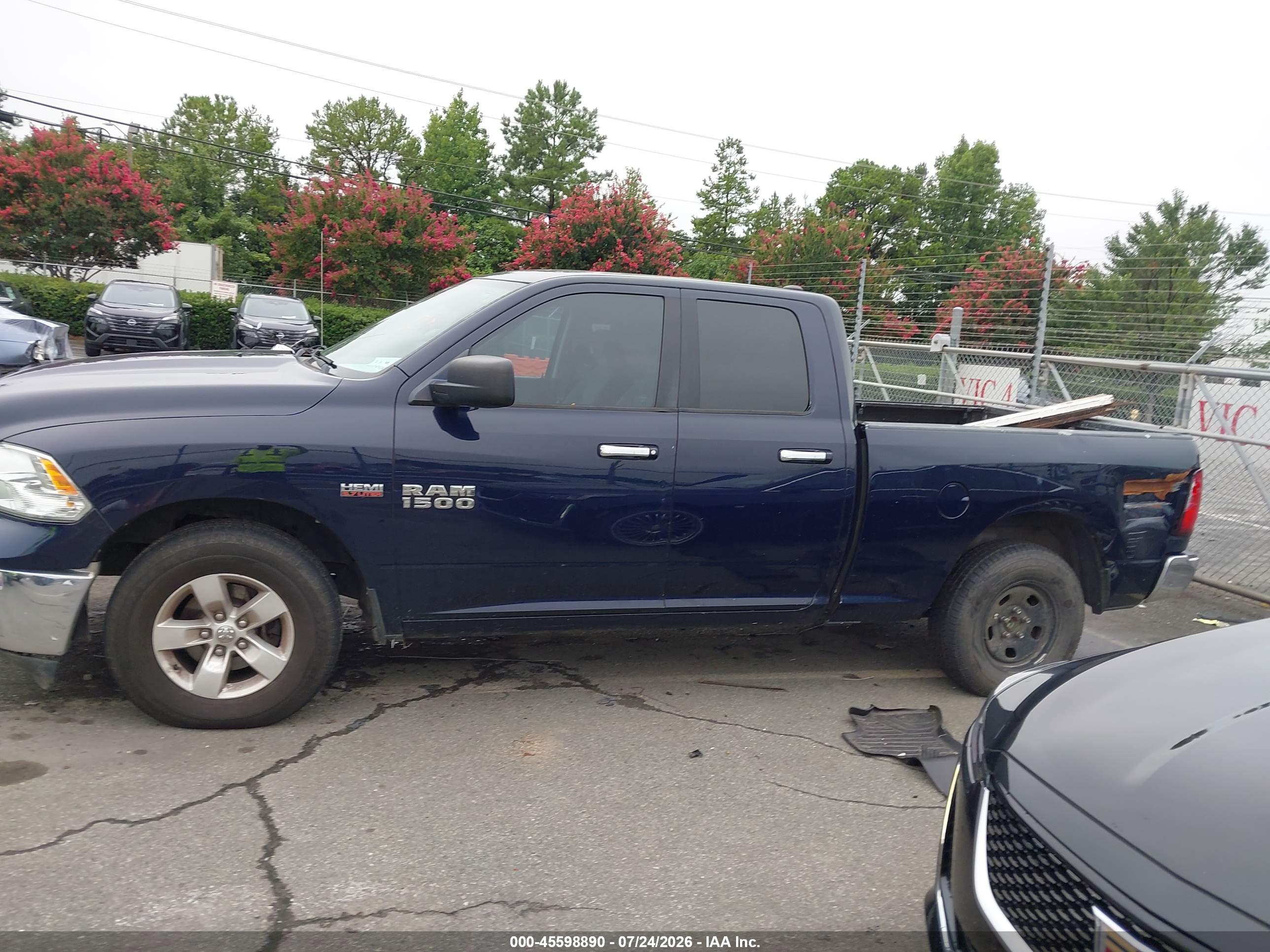 2017 RAM 1500 SLT  4X2 6'4 BOX